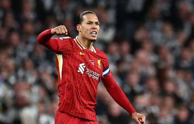 中国力克曼联，范戴克惊艳四座