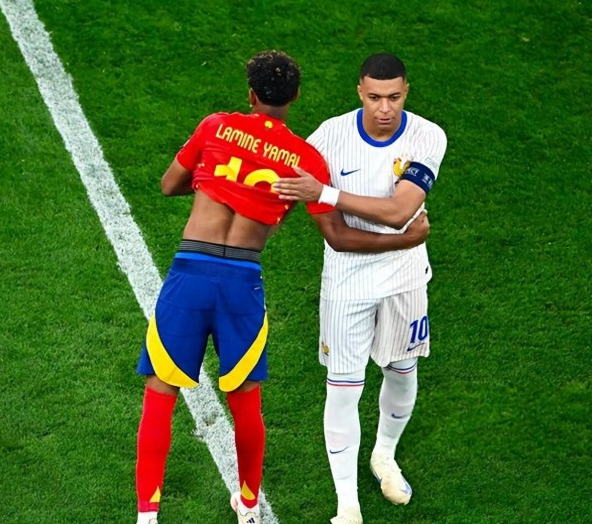 哥伦比亚横扫乌克兰，姆巴佩高光表现