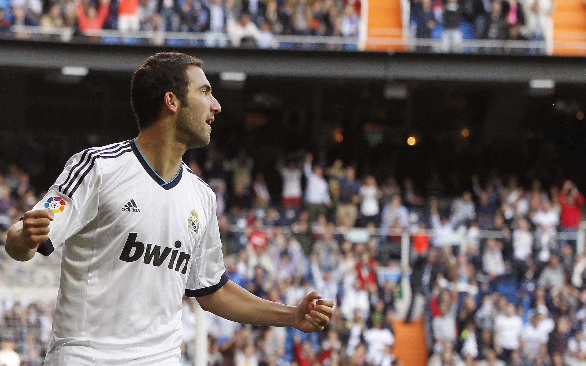 开云平台-巴尔韦德接管巴林，当F1方向盘后坐着一位奥地利元帅